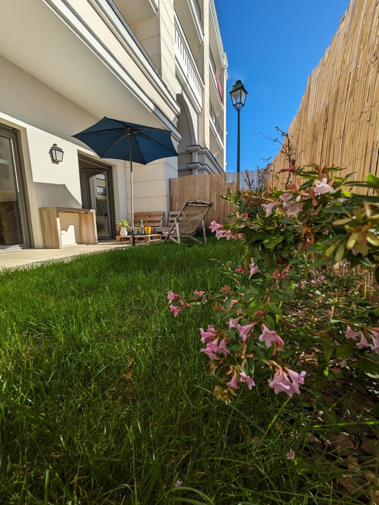 Appartement De Standing Avec Jardin Clamart Kültér fotó